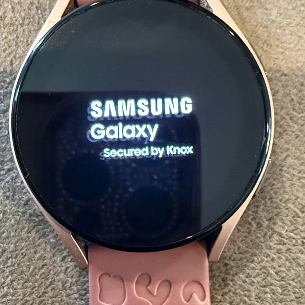 Samsung smr900 40mm sapphire crystal and accessories